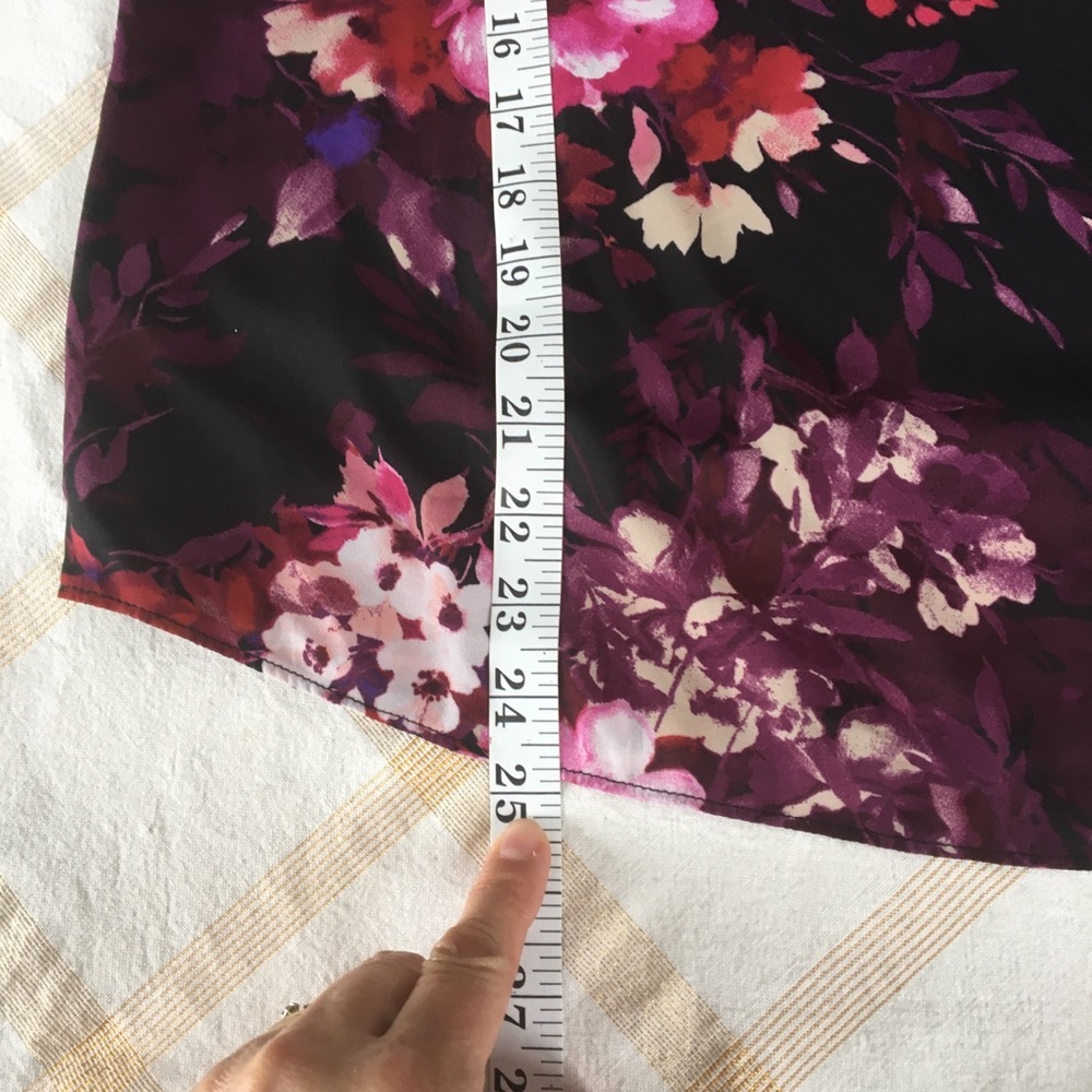 NWT XS ROZ & ALI PEEK-A-BOO FRONT PINK BLACK & PURPLE FLORAL BELL SLEEVED TOP - Picture 7 of 13